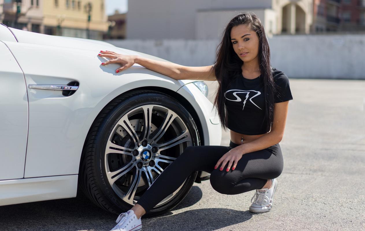 katelyn_frosolone_with_bmw_m3s_3_20170415