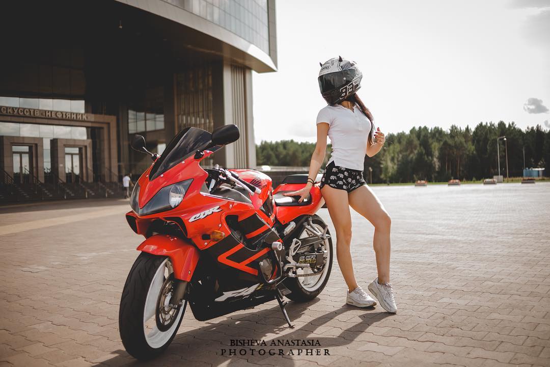 Siberian biker girl ridin' her Honda CBR600RR on Ridin'Girls Blog