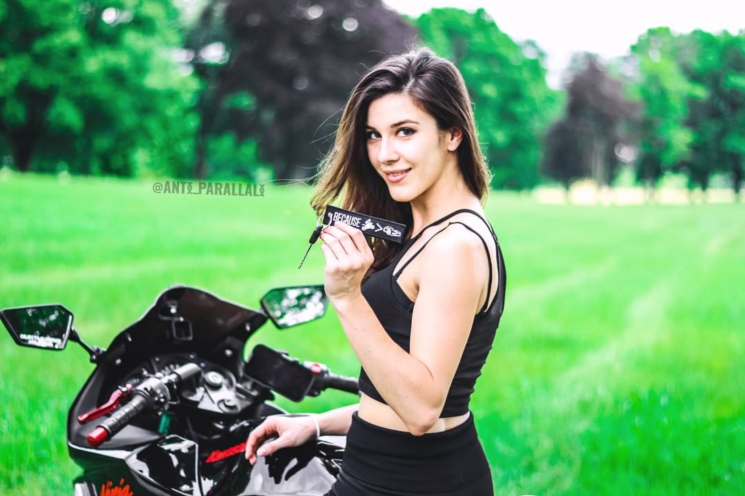 Anti Parallali & her Kawasaki Ninja 250R