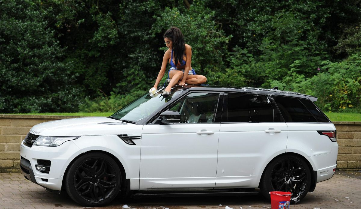 Chloe Khan & Range Rover on Ridin