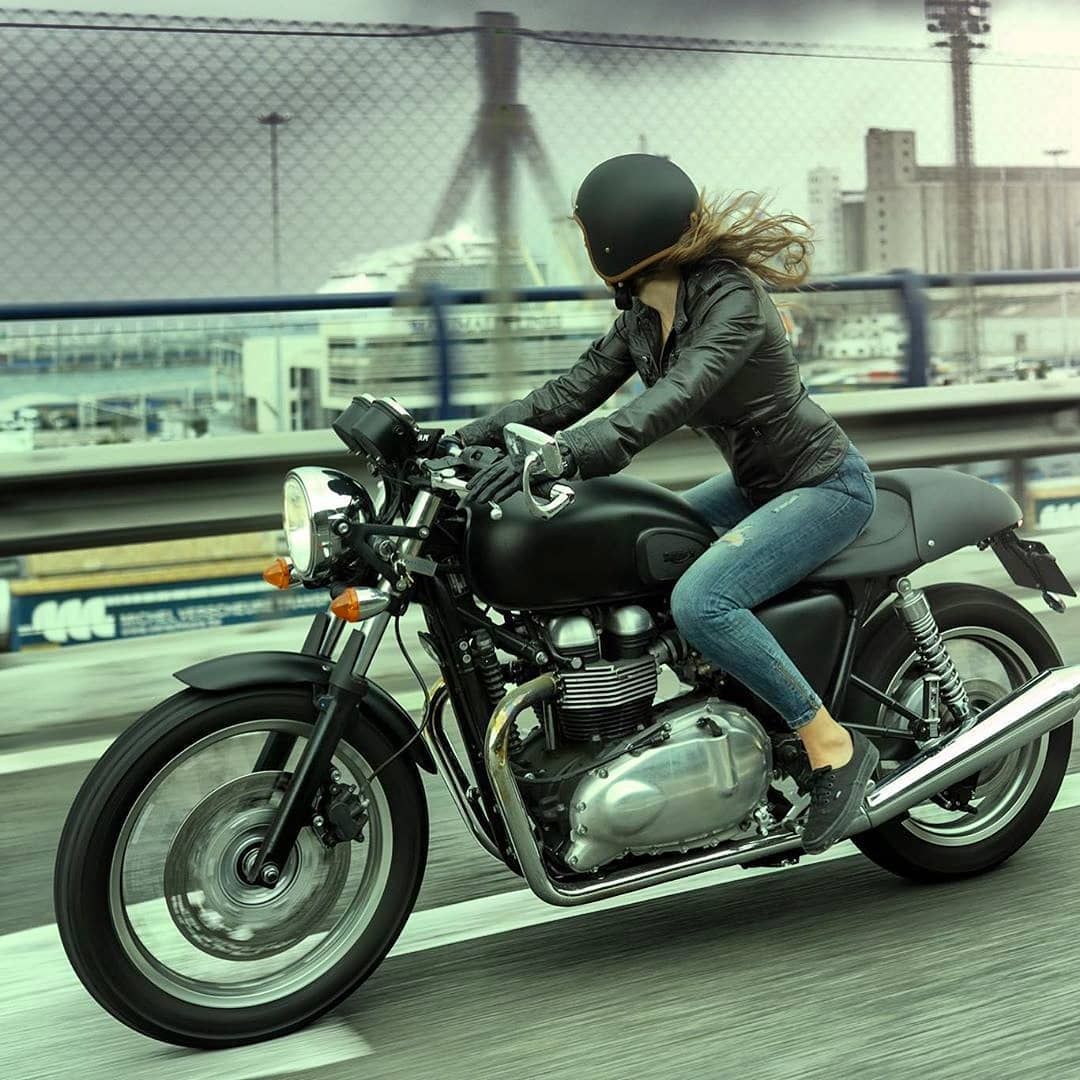 Triumph Thruxton on Ridin'GirlsBlog