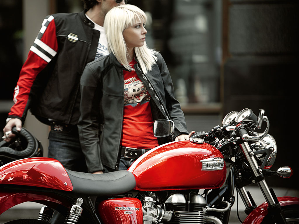 Triumph Thruxton on Ridin'GirlsBlog