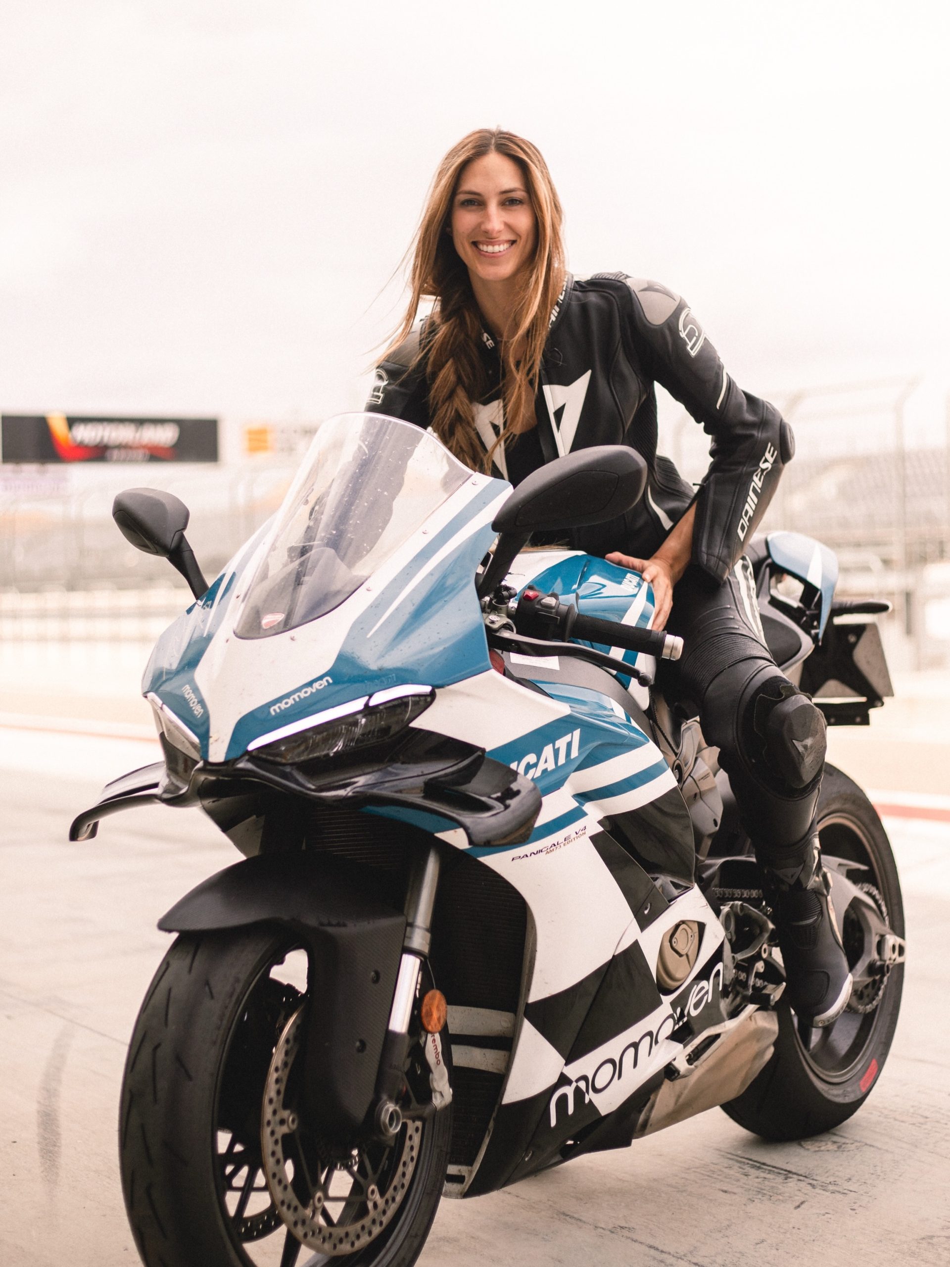 Bea & Ducati Panigale V4 on Ridin\'GirlsNet